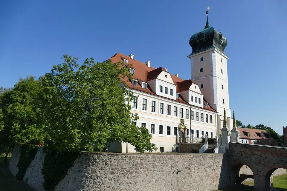 Delitzscher Frühlings- und Genussmarkt lockt mit internationalen Speisen und Handwerkskunst