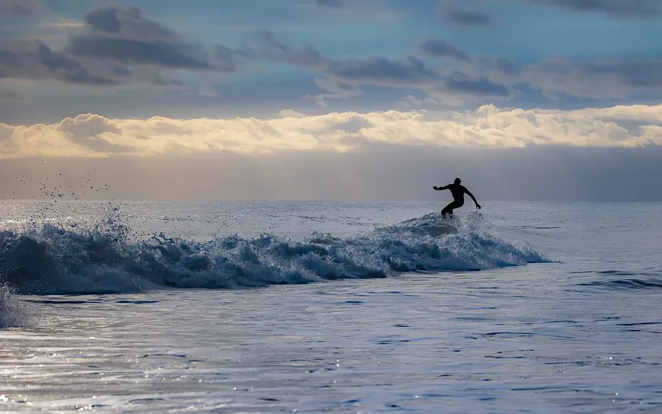 Surf on, Europe! – Ein Dokumentarfilm über Freiheit und Grenzen in der Surferszene