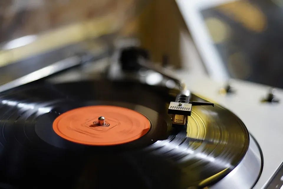 Vinyl Träume und Filmposter Schätze: Schallplattenbörse und Filmplakat-Flohmarkt in Saarbrücken