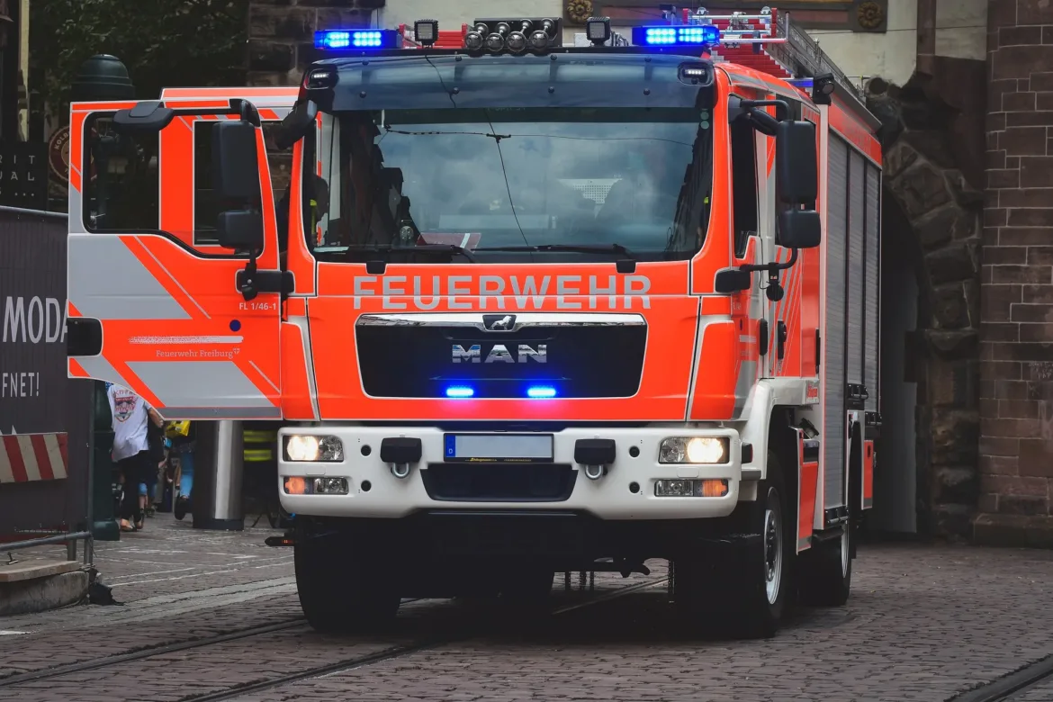 Feuerwehr-Einsatz in Garmisch-Partenkirchen: Containerbrand durch defekten Akku