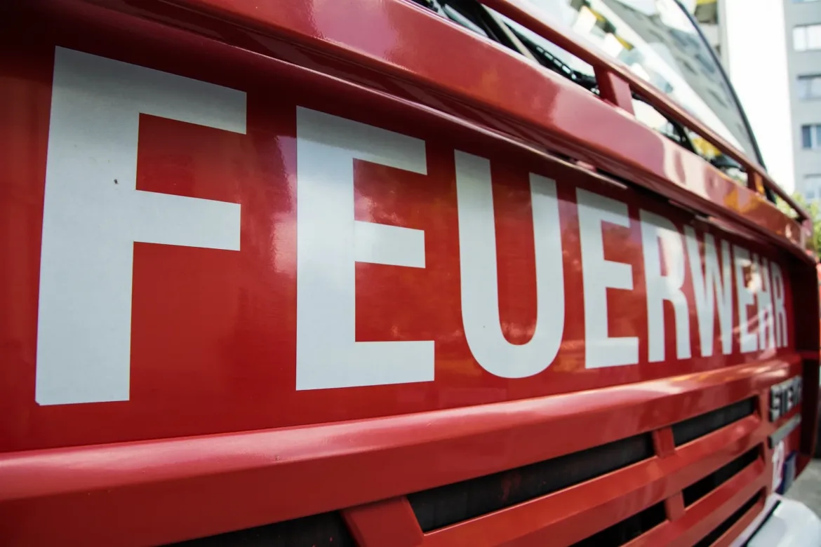 Sattelzug in Flammen: Autobahn A4 gesperrt nach LKW-Brand