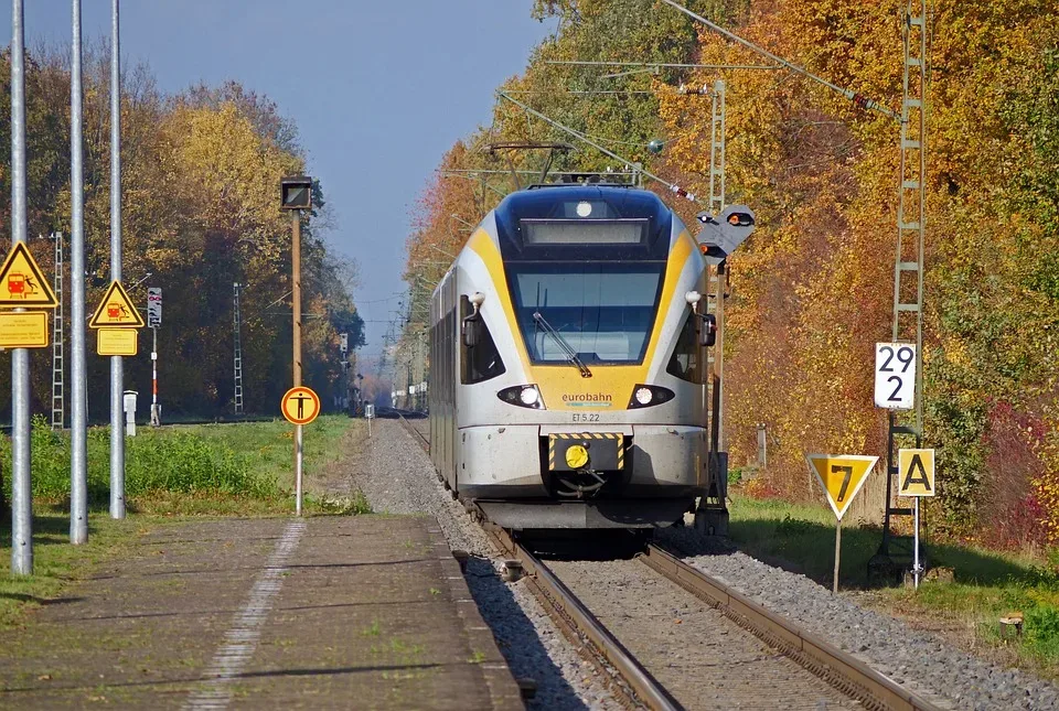 Reizgas-Alarm in Regionalbahn: Mehrere Personen im Krankenhaus behandelt