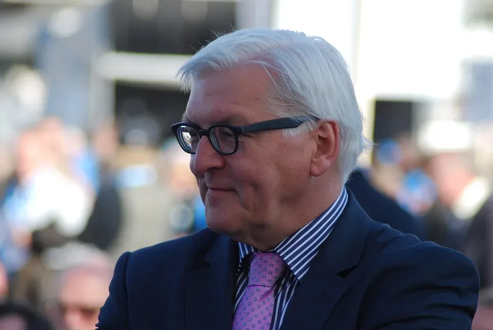 Steinmeier ruft zur Einheit der Demokraten in Bonn auf