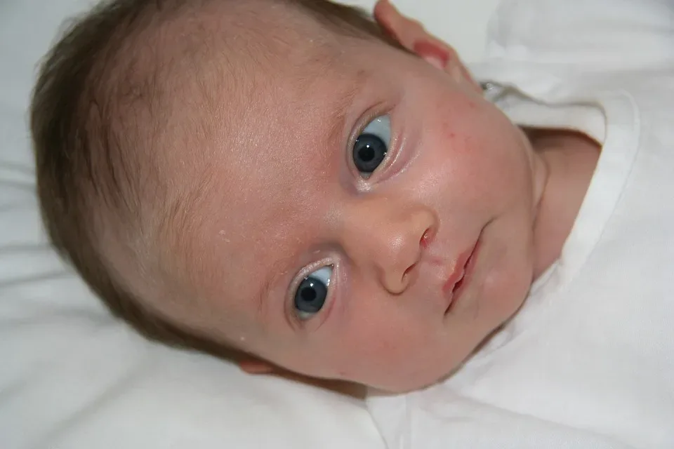 Früherkennung von Hörproblemen bei Neugeborenen: Alles, was Eltern wissen müssen