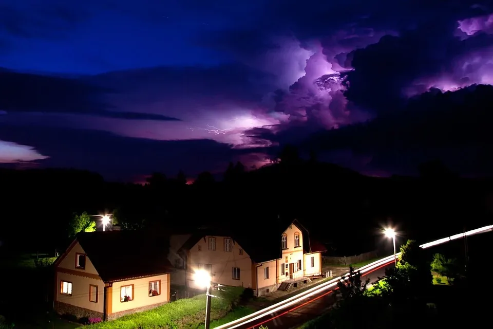 \ Unwetterwarnung in Hildburghausen: Gewitter mit Starkregen erwartet am 06.05.2024\