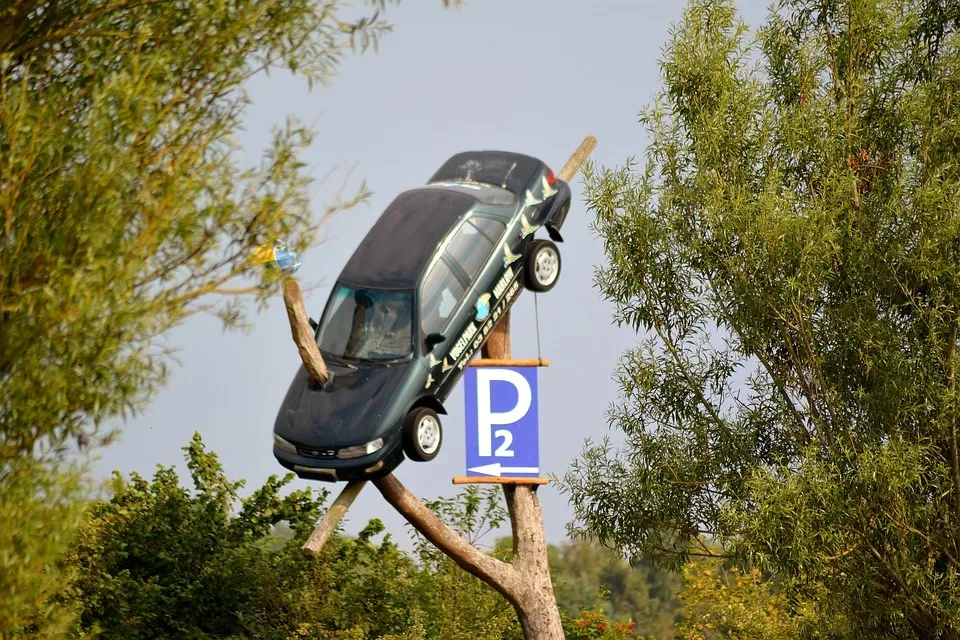 39-jähriger BMW-Fahrer verursacht schweren Unfall bei Rasdorf: Totalschaden und schwerverletzter Fahrer
