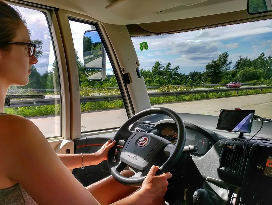 Führerscheinlose Fahrerin mit 1,32 Promille gestoppt: Polizeiaktion in Hildburghausen