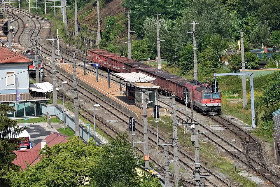 Neuer Bahnsteig am U-Bahnhof Horner Rennbahn in Hamburg eröffnet