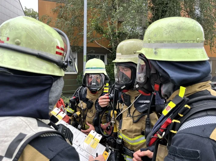 Brandgefahr: Aufzugsbrand in Essen-Holsterhausen – Dramatische Rettungsaktion der Feuerwehr