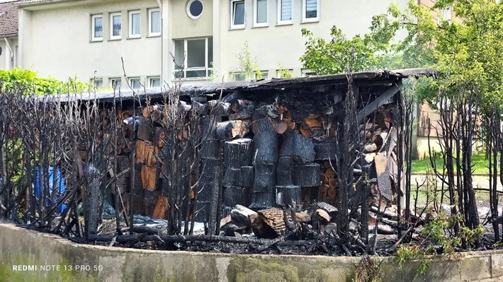 Feuerwehr-Einsätze wegen leichtsinnigem Verhalten: Heckenbrand und Schwelbrand in Gevelsberg