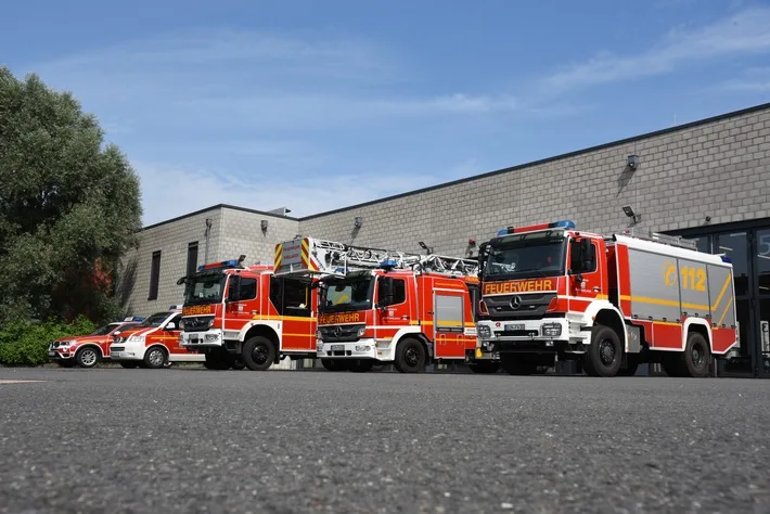 Gasgeruch in Dinslakener Tankstelle: Feuerwehr bringt Sicherheit