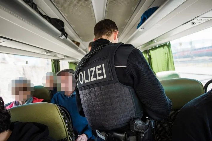 Georgischer Asylbewerber trotz Einreisesperre gestoppt: Bundespolizeiaktion an Grenzübergang Hörbranz