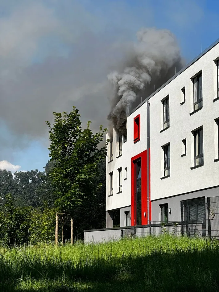 Großeinsatz der Feuerwehr: Wohnungsbrand in Dortmund-Brünninghausen verhindert Schlimmeres