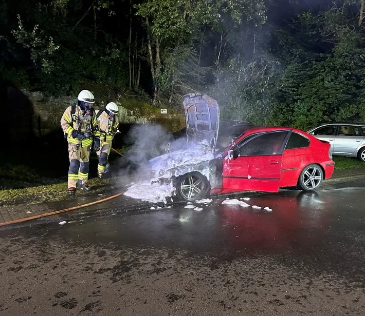 PKW-Brand in Lissendorf: Fahrzeugführer bleibt unverletzt