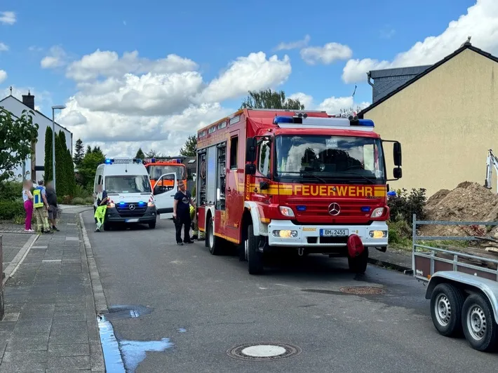 Pulheim im Hochwasser: Feuerwehr rettet Keller nach Rohrbruch