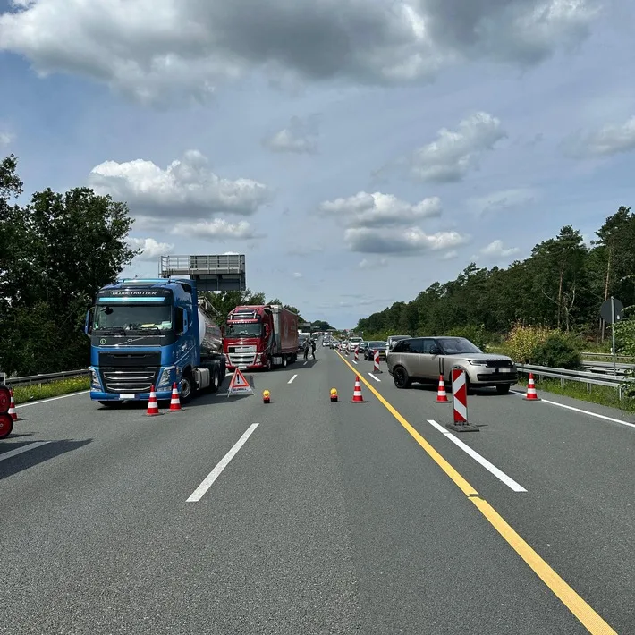 Unfall mit Motorrad auf der BAB2: Schwerverletzter Fahrer und erneut Probleme mit Rettungsgasse