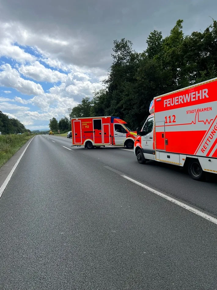 Verkehrsunfall auf der A1: 2 verletzte Personen nach Zusammenstoß von 3 PKW