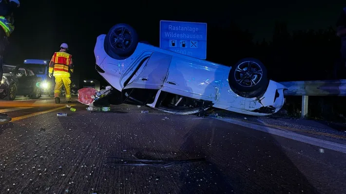 Verkehrsunfall auf der A1: Einsatzkräfte meistern Einsatz im Baustellenbereich