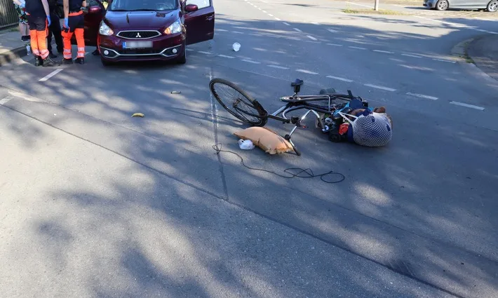 Verkehrsunfall in Enger: verletzter Radfahrer lässt beschädigtes Rad zurück