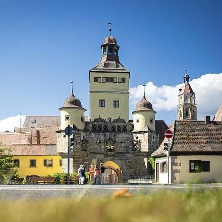 Weißenburgs Traditionen: Volksfeste im Spannungsfeld zwischen Brauchtum und Fortschritt