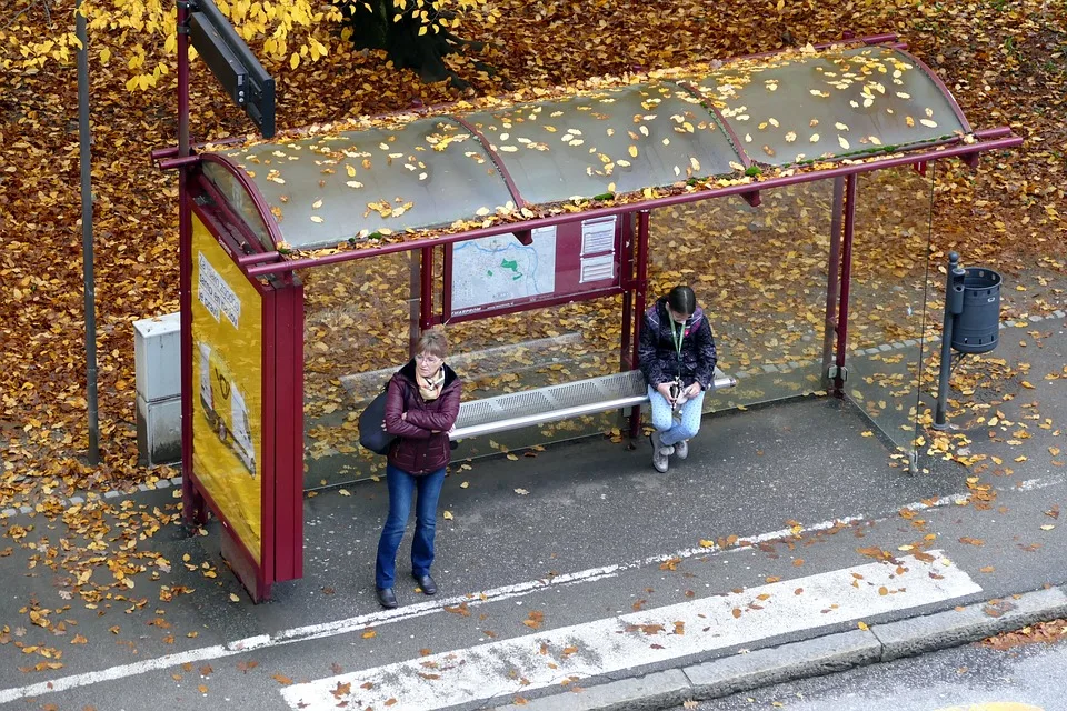 Blutiger Vorfall im Siegener Bus: Frau verletzt fünf Passagiere