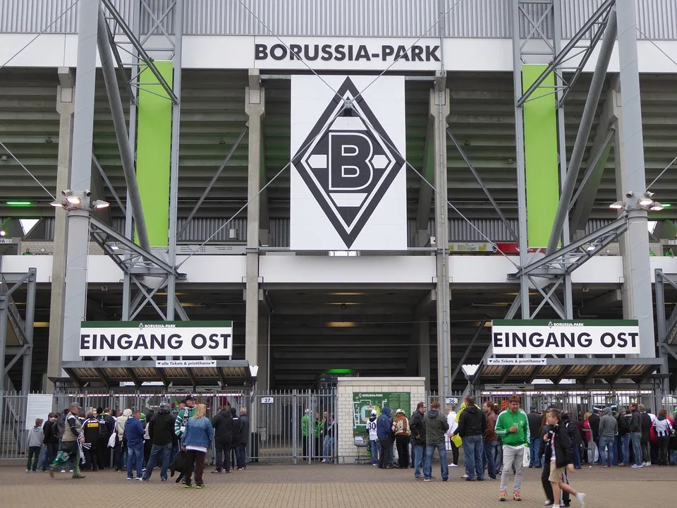 Borussia Mönchengladbach zielt auf neuen Innenverteidiger: Torunarigha im Fokus