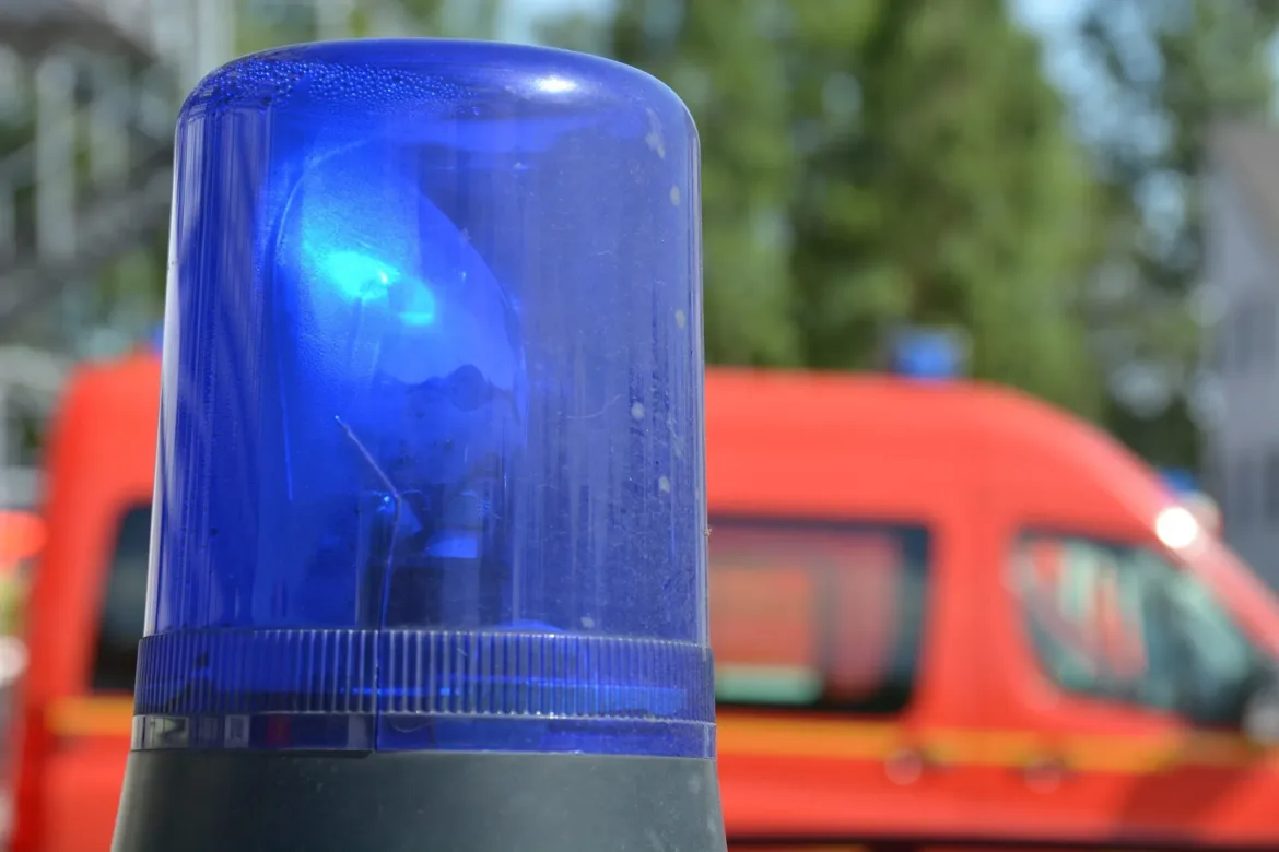 Brennendes Auto im Werstener Tunnel: Feuerwehr rettet zwei Verletzte