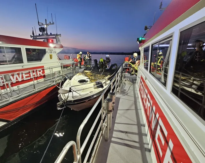 Brennendes Motorboot auf dem Bodensee: Feuerwehr im Einsatz in Konstanz