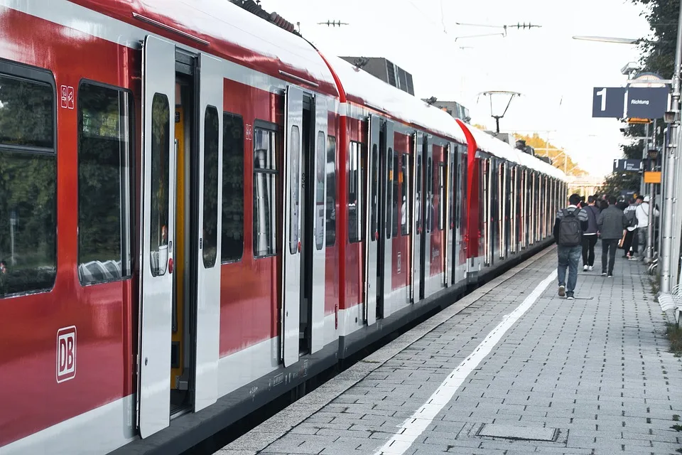 Diebstahl auf dem Bahnhof: Rüttelplatten im Wert von 25.000 Euro entwendet