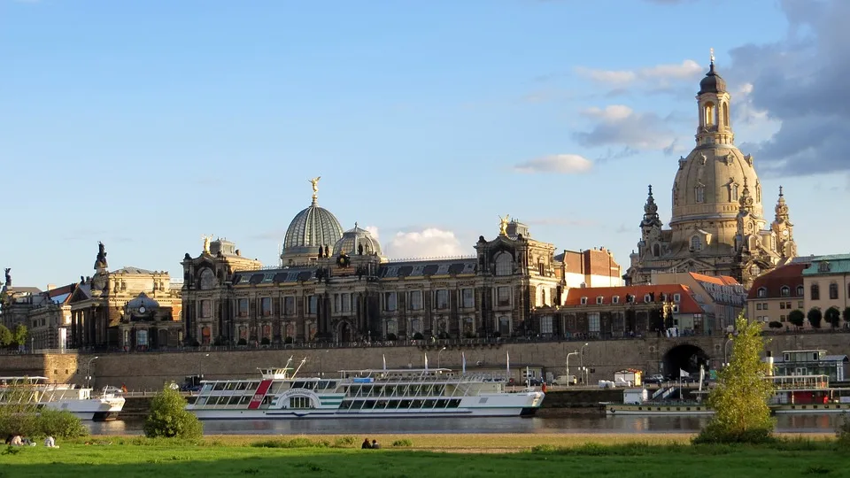 Dresden: XXL-Fassadenkunst ruft zur Wahl auf – ganz ohne Partei