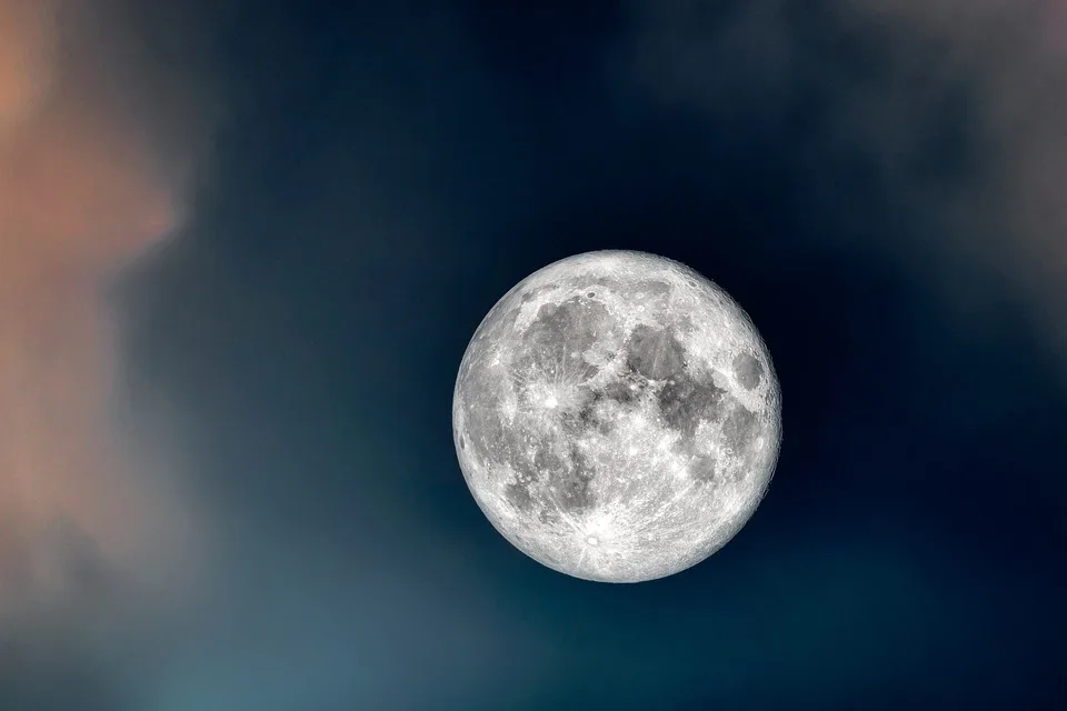 Ein seltener Anblick: Blauer Mond über dem Harz begeistert Fotografen