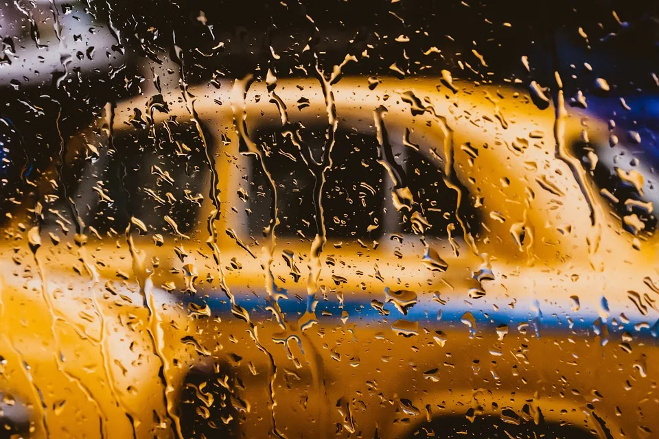 Einbruch ins Taxi: Polizei sucht Zeugen nach Diebstahl in Ludwigshafen