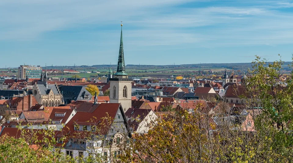 Erfurt im Aufruhr: Verstörende Plakate sorgen für hitzige Debatte