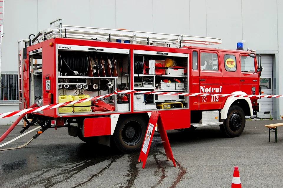 Feuerwehreinsatz im Herzogtum Lauenburg: 100 Heuballen in Flammen