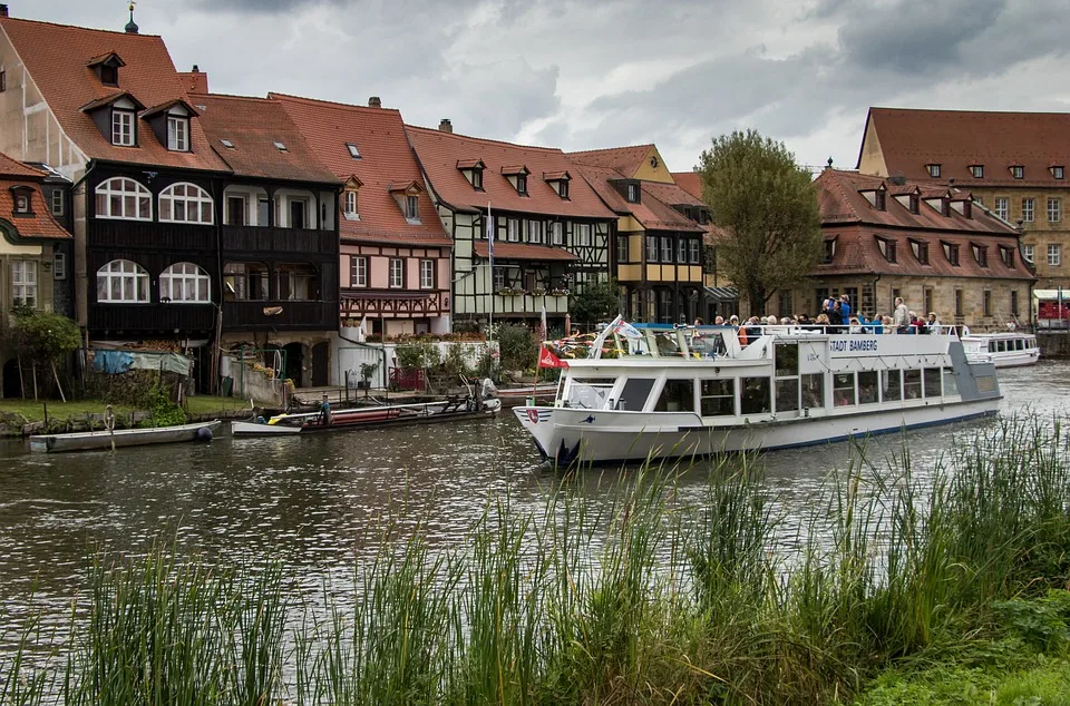 Fischerstechen in Bamberg: Ein Spektakel am Flussufer von Klein-Venedig