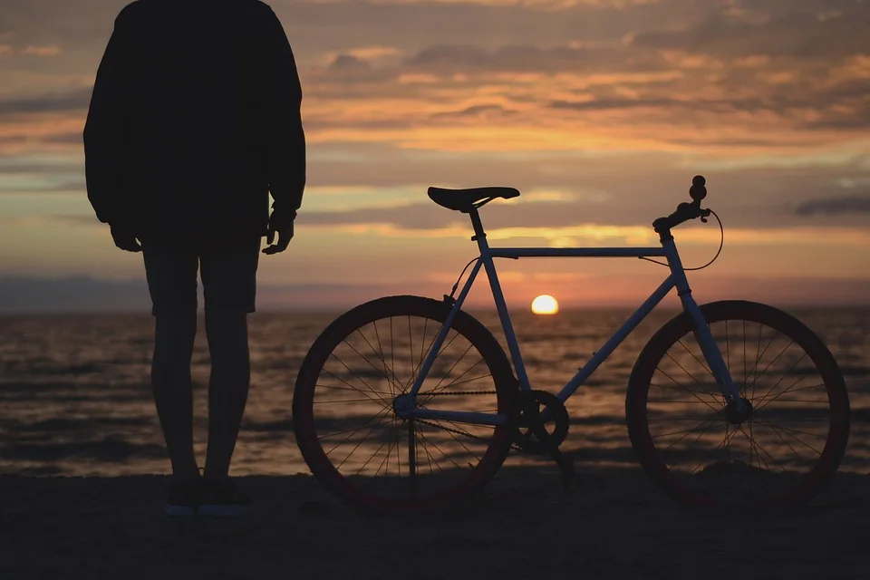 Gefährliche Radquerung: Ghostbike mahnt zur Verkehrssicherheit am Schurwald