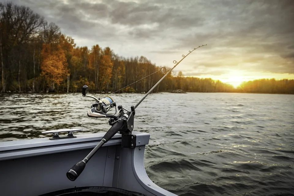 Gemeinsam gegen die Krise: Angler und Feuerwehr retten den Anglersee