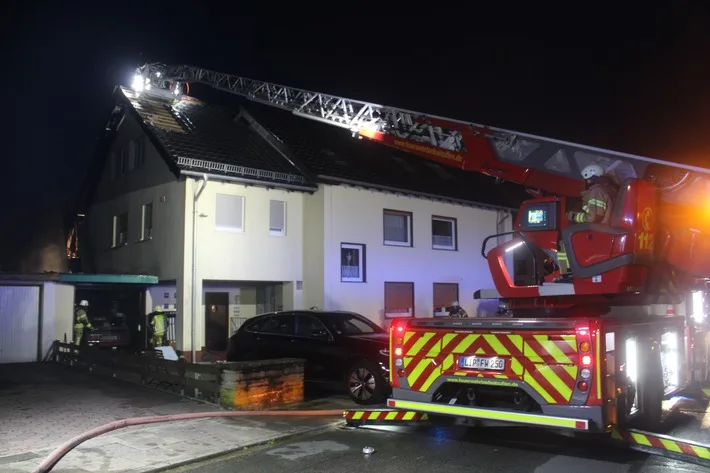 Großeinsatz der Feuerwehr in Bad Salzuflen: Brand im Mehrfamilienhaus