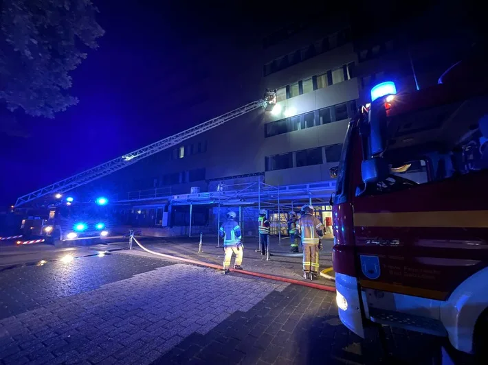 Kellerbrand im Bad Salzufler Rathaus: Feuerwehr im Großeinsatz!