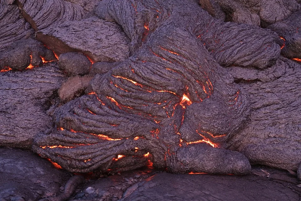 Lava strömt erneut: Sechster Vulkanausbruch auf Island sorgt für Alarm