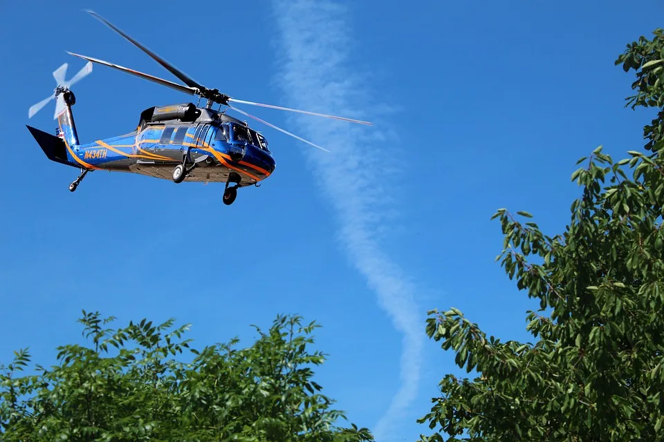 Leichthelikopterabsturz in Straßkirchen: Piloten verletzt, Ursache unklar