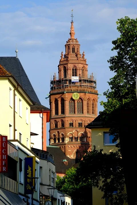 Mainz bringt Regenbogen-Zebrastreifen: Bunt oder sinnlos?