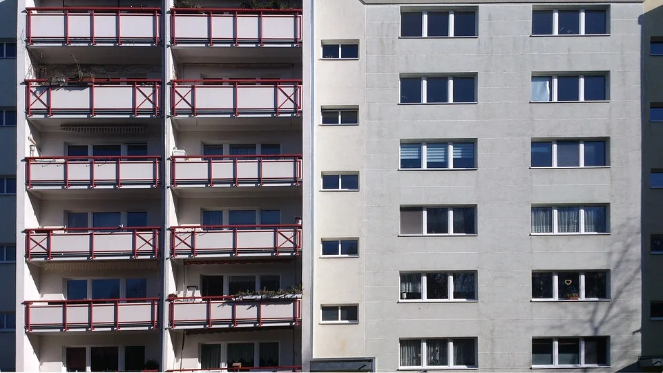 Neubrandenburger Bücherbox: Neues Design schützt vor Vandalismus