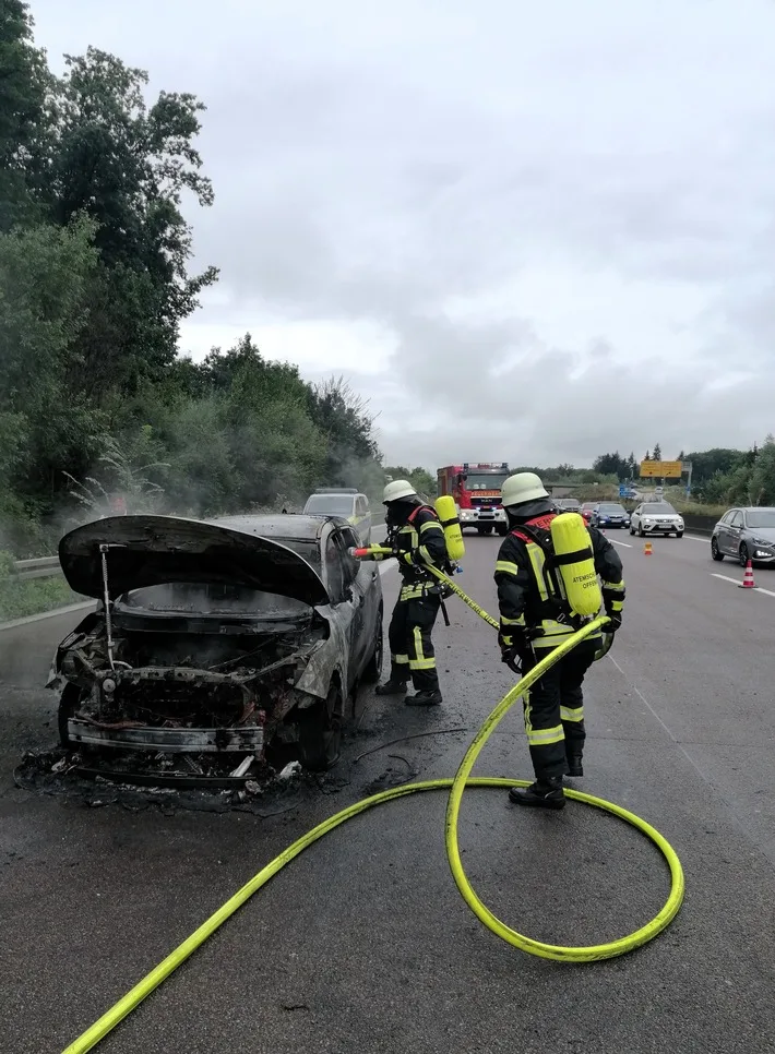 PKW-Brand an Anschlussstelle Offenburg: Technischer Defekt im Fokus