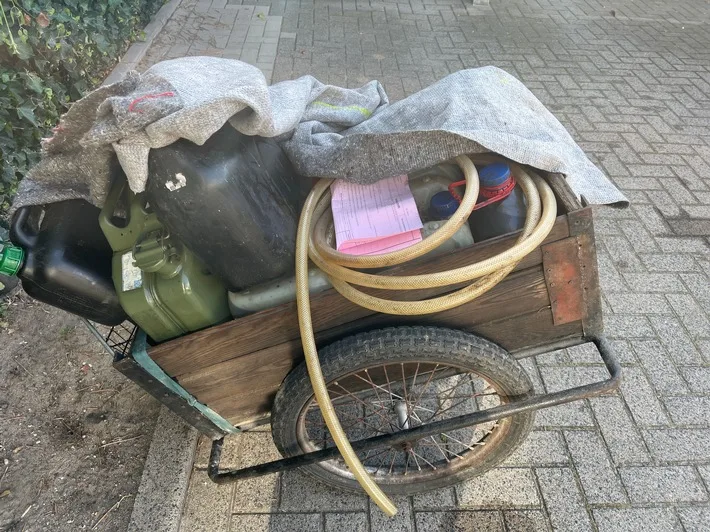 “Polizei sucht Handwagen-Eigentümer nach Dieseldiebstahl in Sternberg”