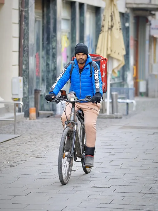 Radfahrer-Unfall in Lübeck: Polizei sucht Zeugen und Flüchtigen