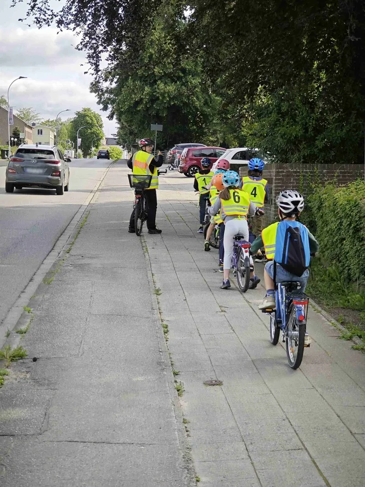 Radfahrkurs in Eutin: Kinder lernen Verkehrssicherheit spielerisch