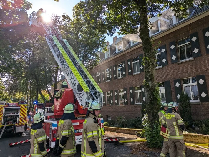 Rasch gelöscht: Zimmerbrand in Klever Dachgeschoss sorgt für Aufregung