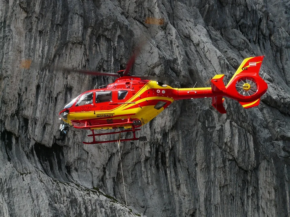 Rettungseinsatz im Lattengebirge: 72-jährige Tourist stürzt in Bach