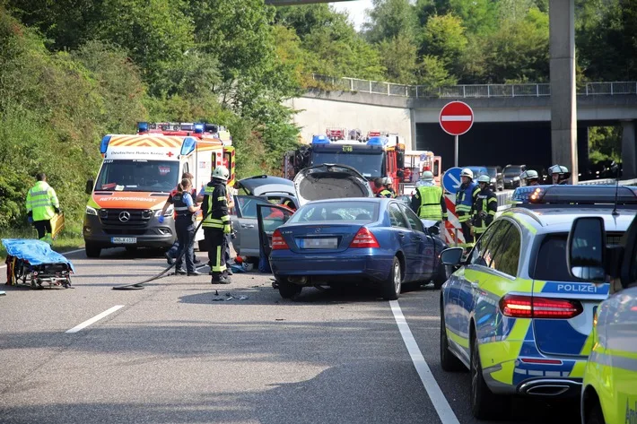 Schauriger Verkehrsunfall auf B41: Zwei Schwerverletzte bei Neunkirchen